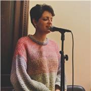 Insegnante di Canto offre lezioni online di canto moderno, teoria musicale e storia della musica